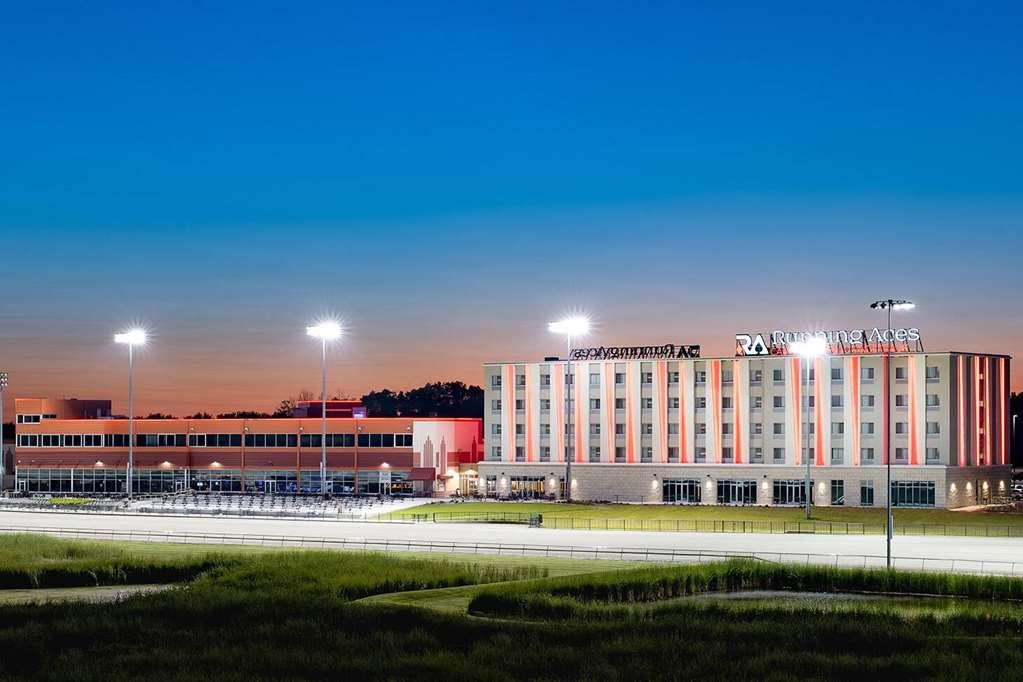 Running Aces Hotel & Casino, Trademark Collection By Wyndham Forest Lake Exterior foto
